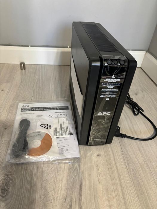 Источник Безпербойного питания APC BLACK-UPS Pro BR1500G-RS