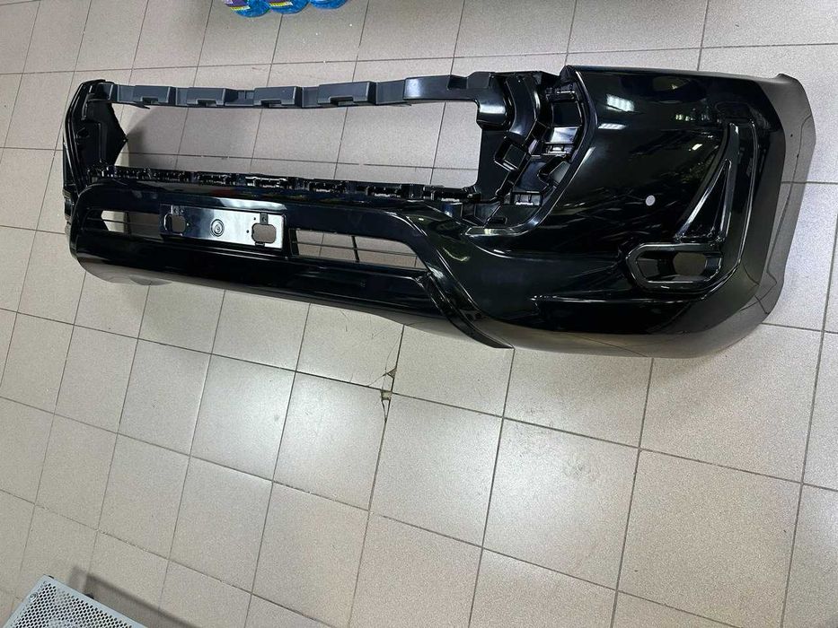 Бампер передний Toyota Hilux 2024 оригинал черный цвет Тойота Хайлюкс