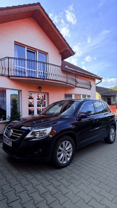Volkswagen Tiguan 2010 170 cp 4x4 (comenzi pe volan bine intretinuta )
