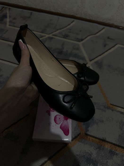 Продаю женский обувь