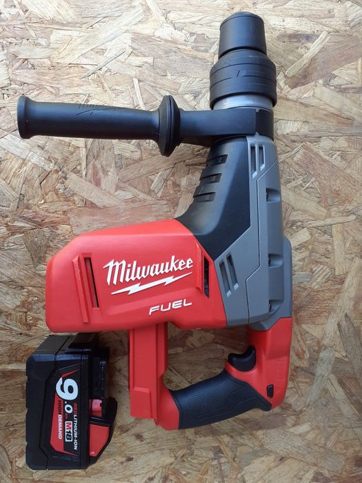 Milwaukee rotopercutor pe acumulatori