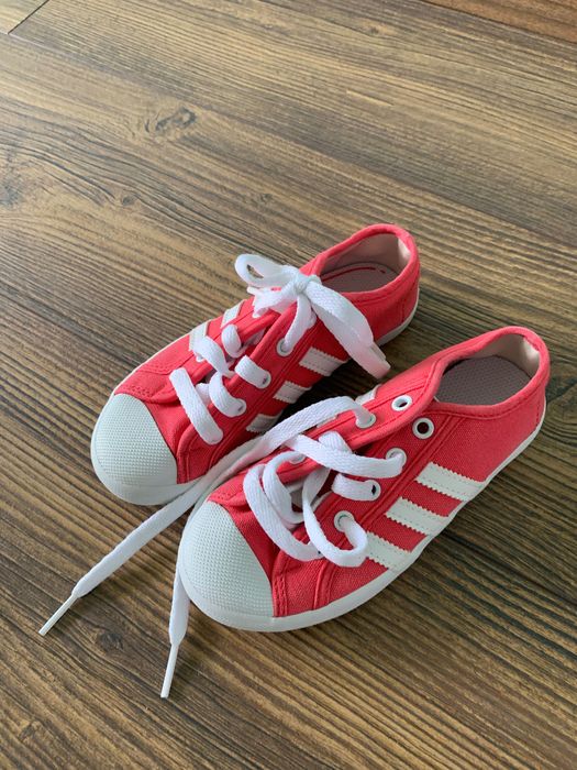 Детски обувки различни номера.