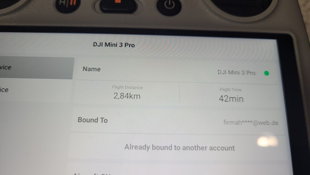 Drona DJI Mini 3 PRO cu telecomanda cu ecran in cutie