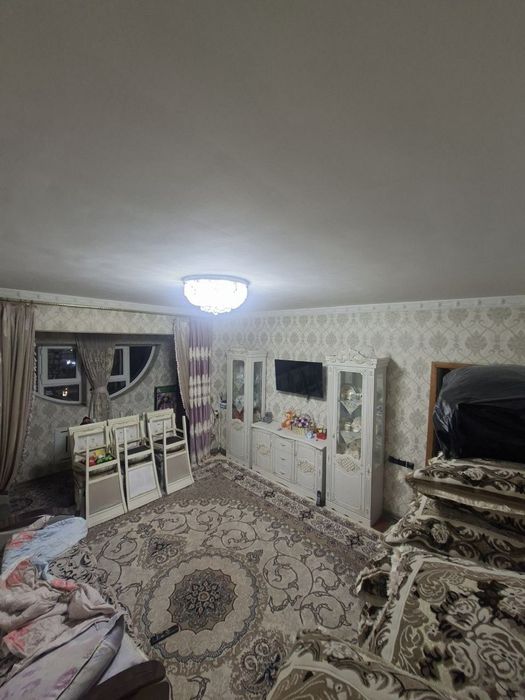 Shaxar markazi Sebzorda 2 xonali uy sotiladi