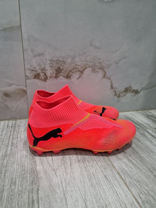 ЧИСТО НОВИ Puma Future 7 Match - червен