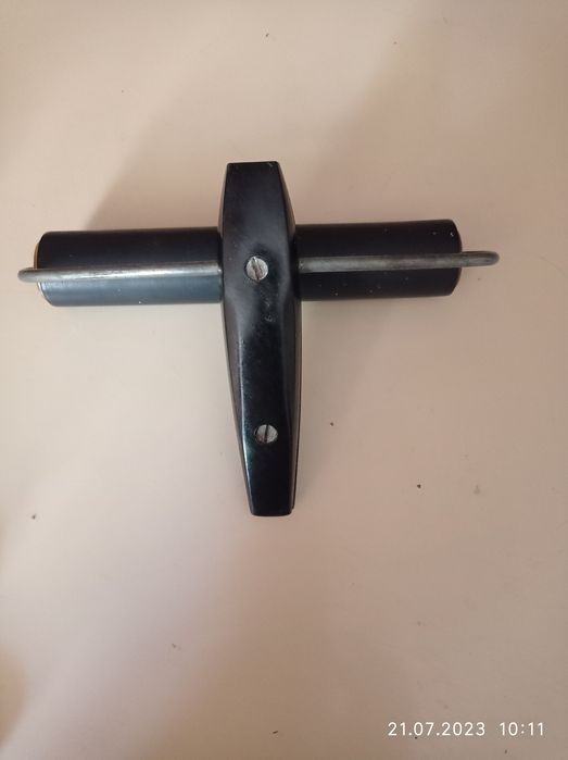 Продам валик для наклеевания обоев