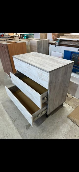 Современный комод