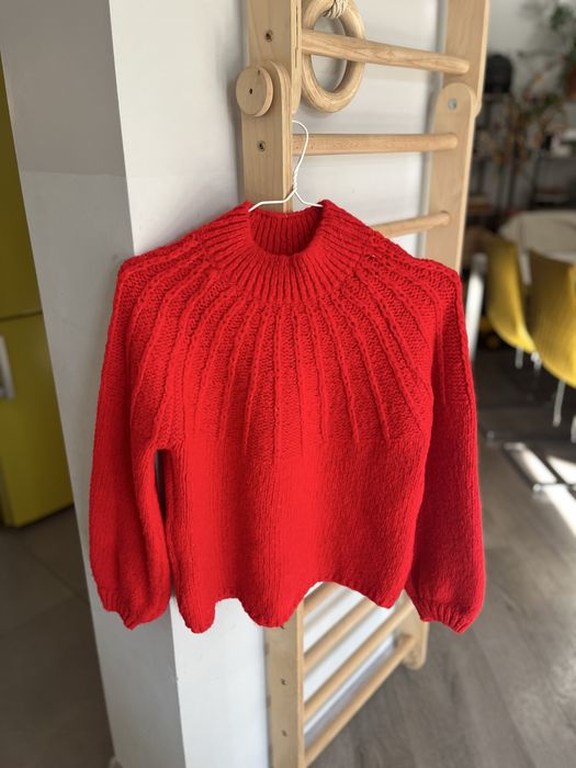 Червен пуловер Mango