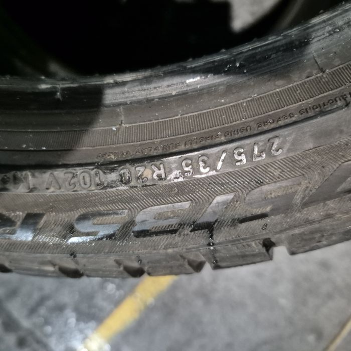 275 35 20 Pirelli iarnă O bucată