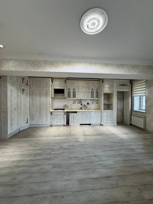 Продается 4х ком квартира в новостройке, ор-р: пос-во Казахстана,202м²