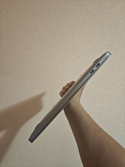 Macbook Pro 2020 13" I5 touchbar