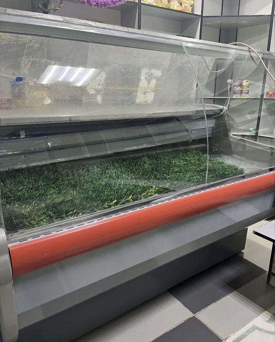 Срочно продается холодильник витрина