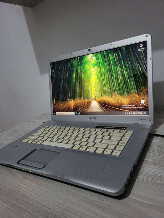 Laptop Notebook bun pentru școală și filme
