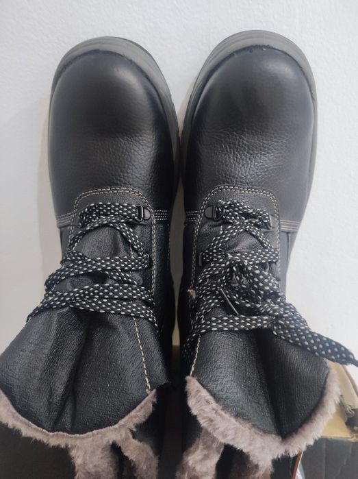 Аяқ киім сатылады 15000т Раз-43 жана аяқ киім. жап жана