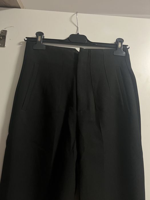 Pantaloni drepti noi