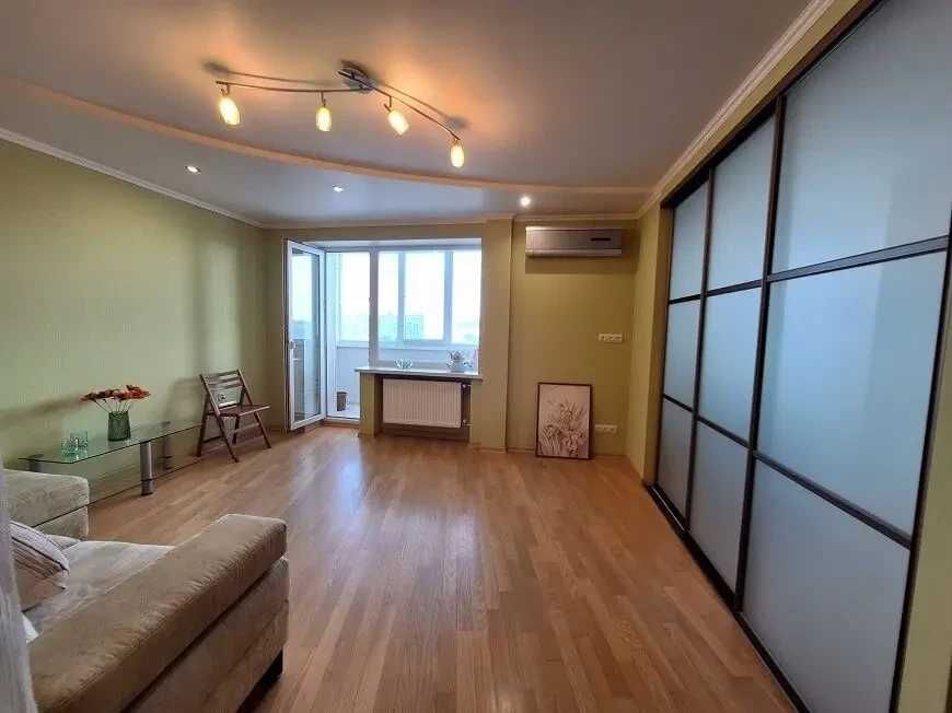 Дава се под наем Двустаен апартамент в София, Зона Б-18 - 64 кв.м за 458.49 € - Снимка #1