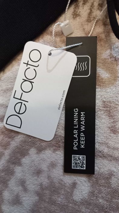 Чисто ново яке DeFacto