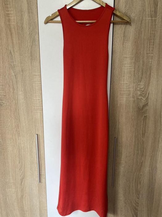 Елегантна червена рокля