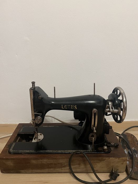 Masina de cusut electrica SINGER LOTUS