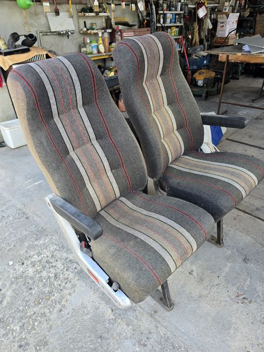 Регулируеми седалки за пътнически бус