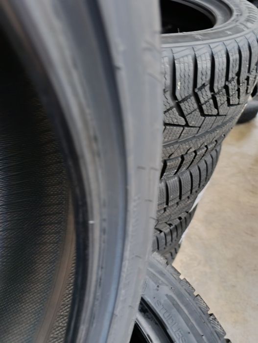 Зимни гуми SAILUN 225/45/17 dot 2025,Борд.