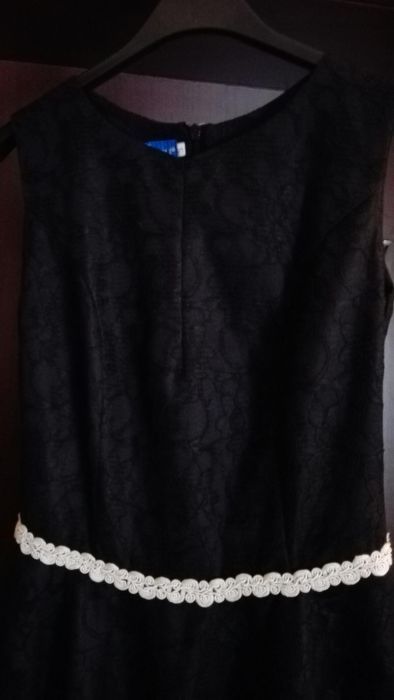 Rochie varsta 10-12 ani,marimea S,impecabila