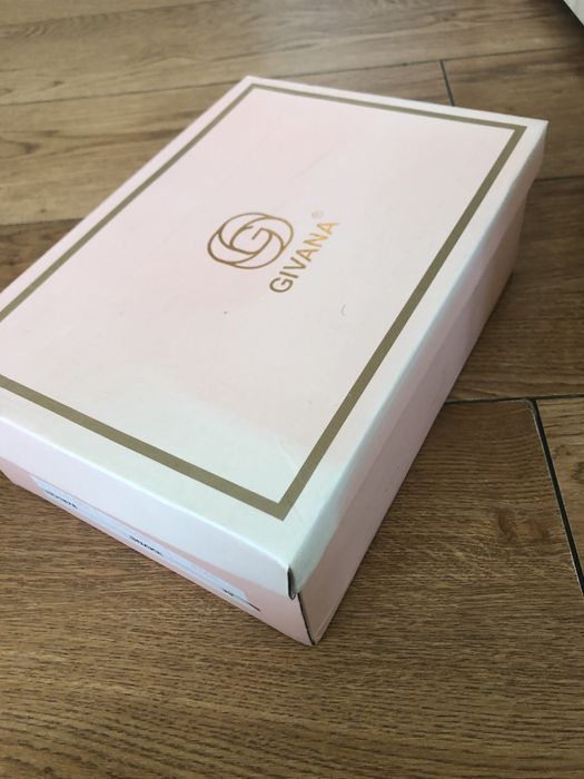 Обувки с висок ток