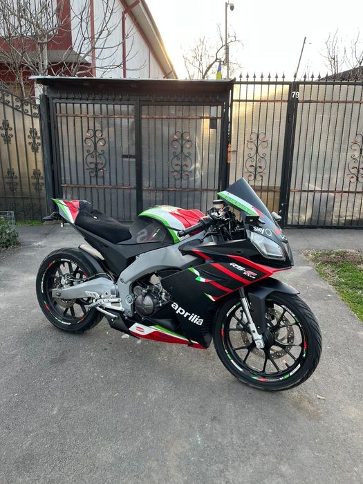 Motocicleta Aprilia 125 cm3