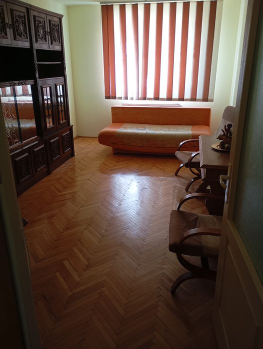 Închiriez apartament 3 camere