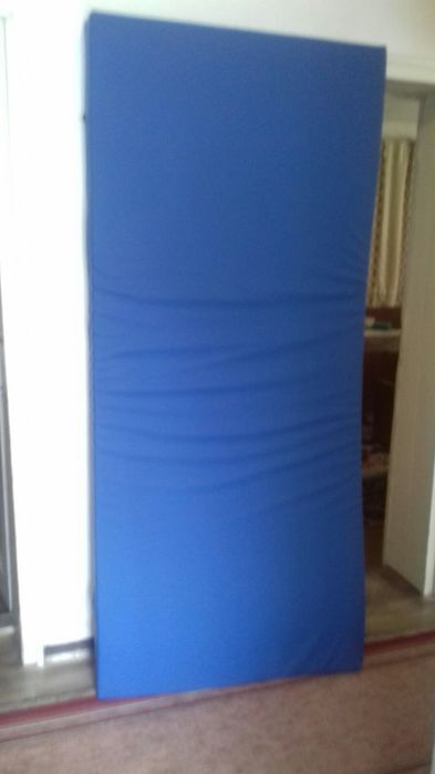 Анти-декубитален матрак, изработен от полиуретанова пяна.