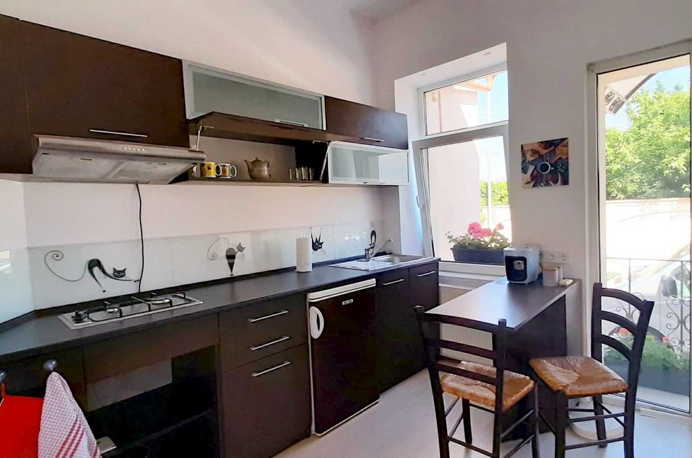Casa cu trei apartamente separate amenajate si inchiriate in regim hotelier