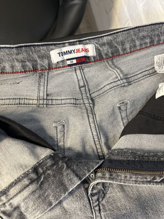 Джинсы Tommy Jeans