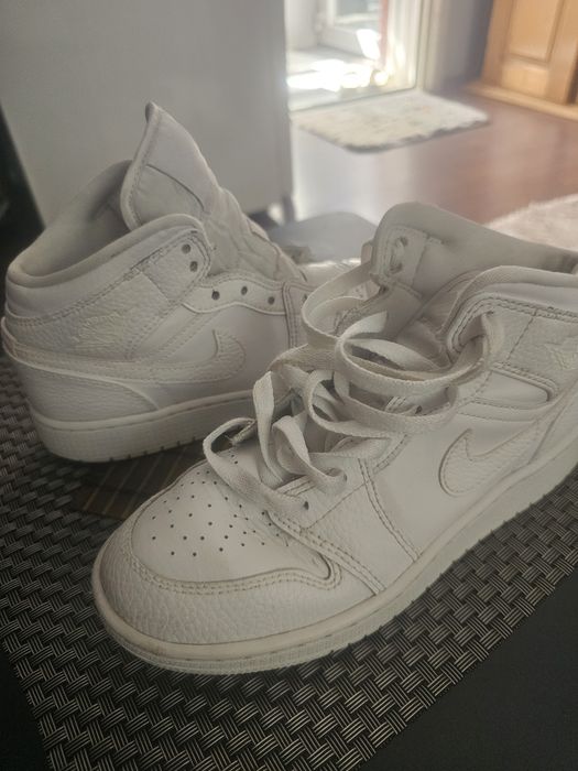 Vând adidași Nike Jordan