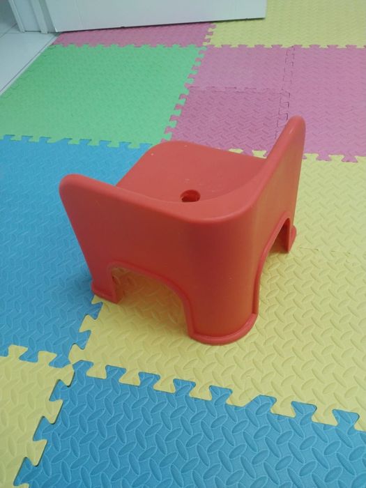 Продам детские стульчики