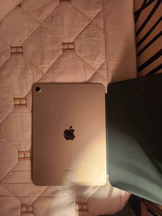 Продаётся ipad air 5 срочна