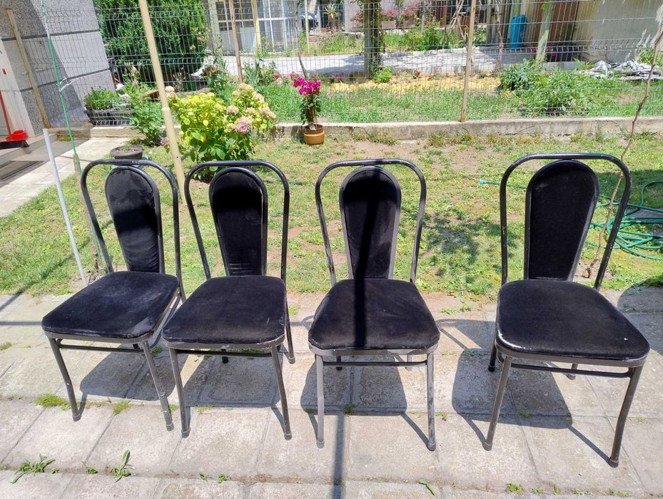 Продавам трапезни столове