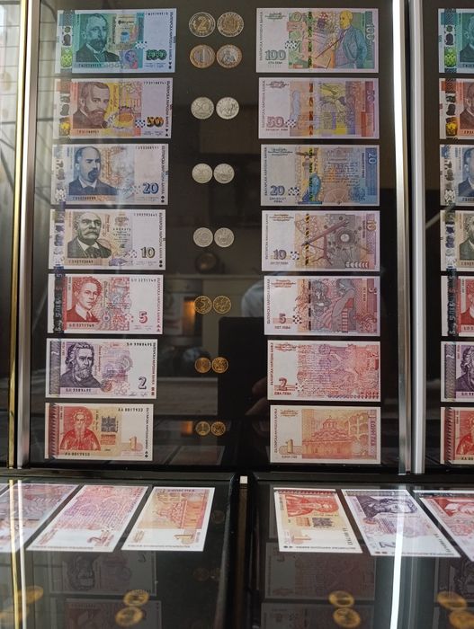 Колекционерско табло с български банкноти и монети в рамка 30x40 см