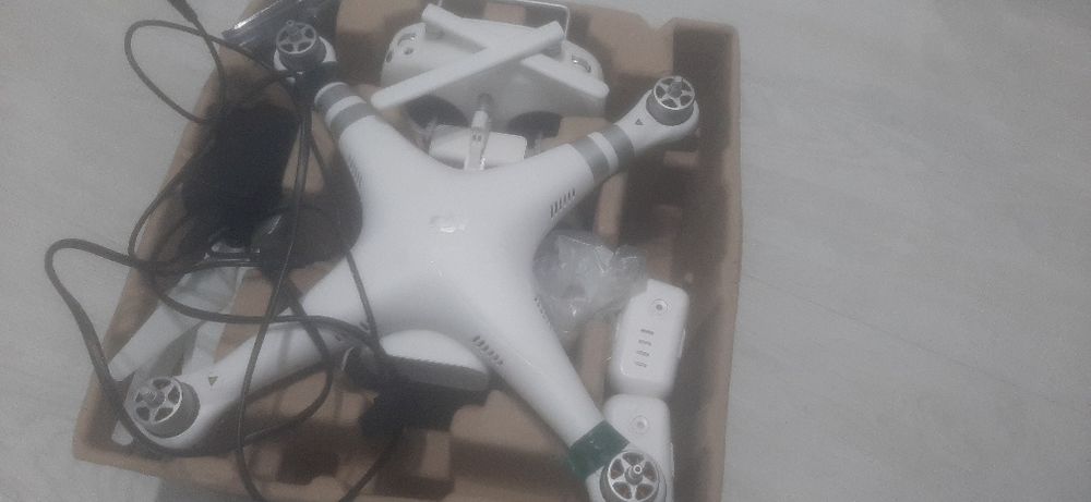 Vând dronă phantom 3 professional