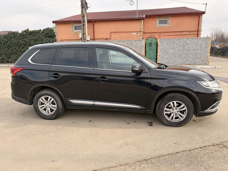 Mitsubishi outlender