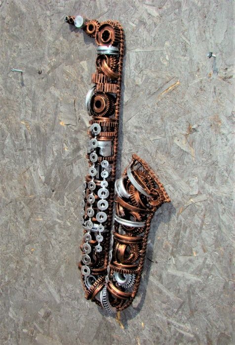 Sculptura saxofon din fier- Razvan GHITA. marime reala