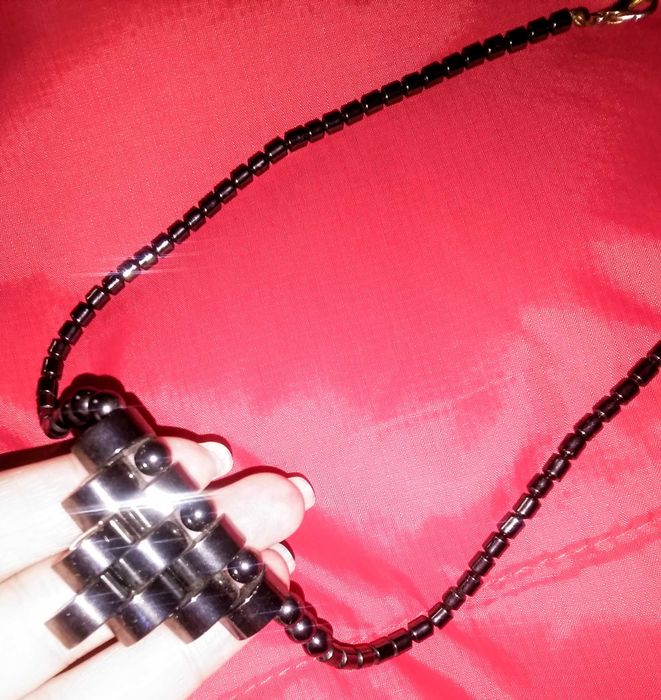 Дамско чисто ново и стилно хематитено колие