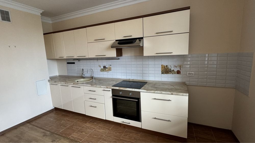Продам кухню со встроенной плитой