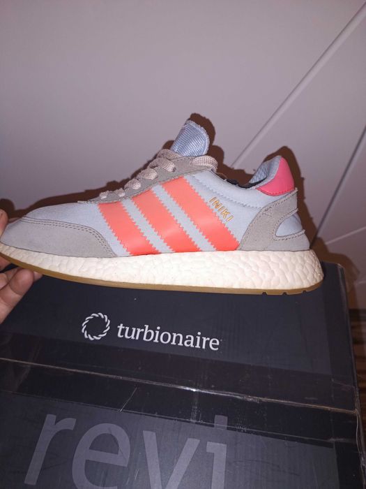 Vând incaltari sport ADIDAS INIKI