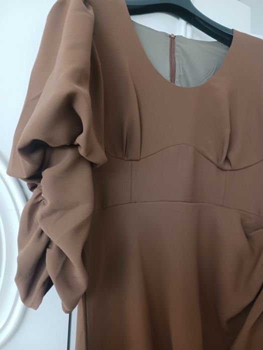 Официална кафява рокля