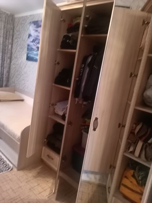 Продам большой шкаф