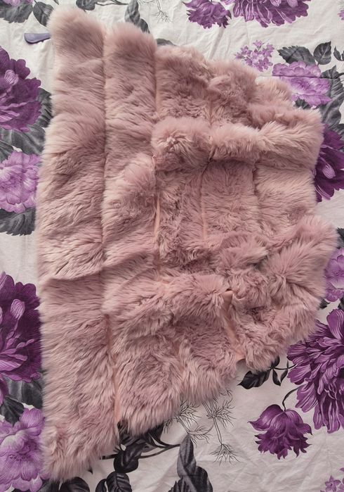 Розов елек еко пух стандартен размер нов необличан Цена 70 лв.