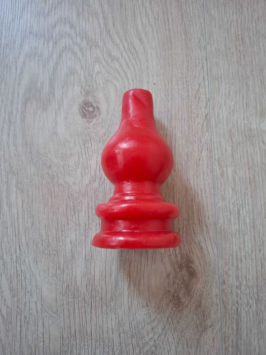 Червена нова свещ