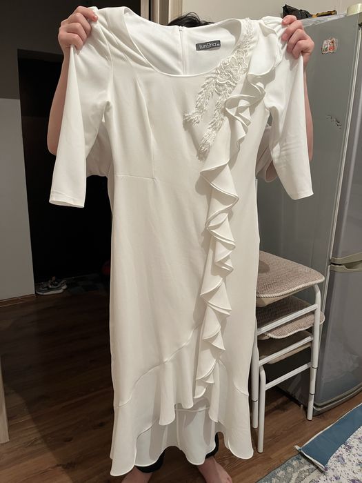 Продаю платье белое