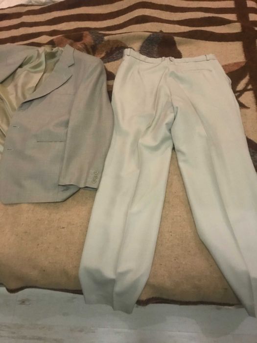 Продавам  костюм - сако и панталон размер 52/176