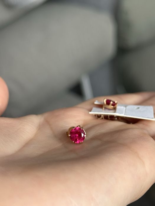 Продам золотые серьги